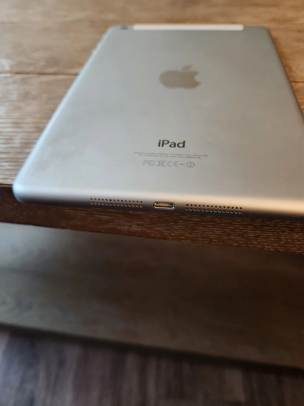Apple iPad Mini - White Front Tablet Second Generation/No Charger Usb-c
